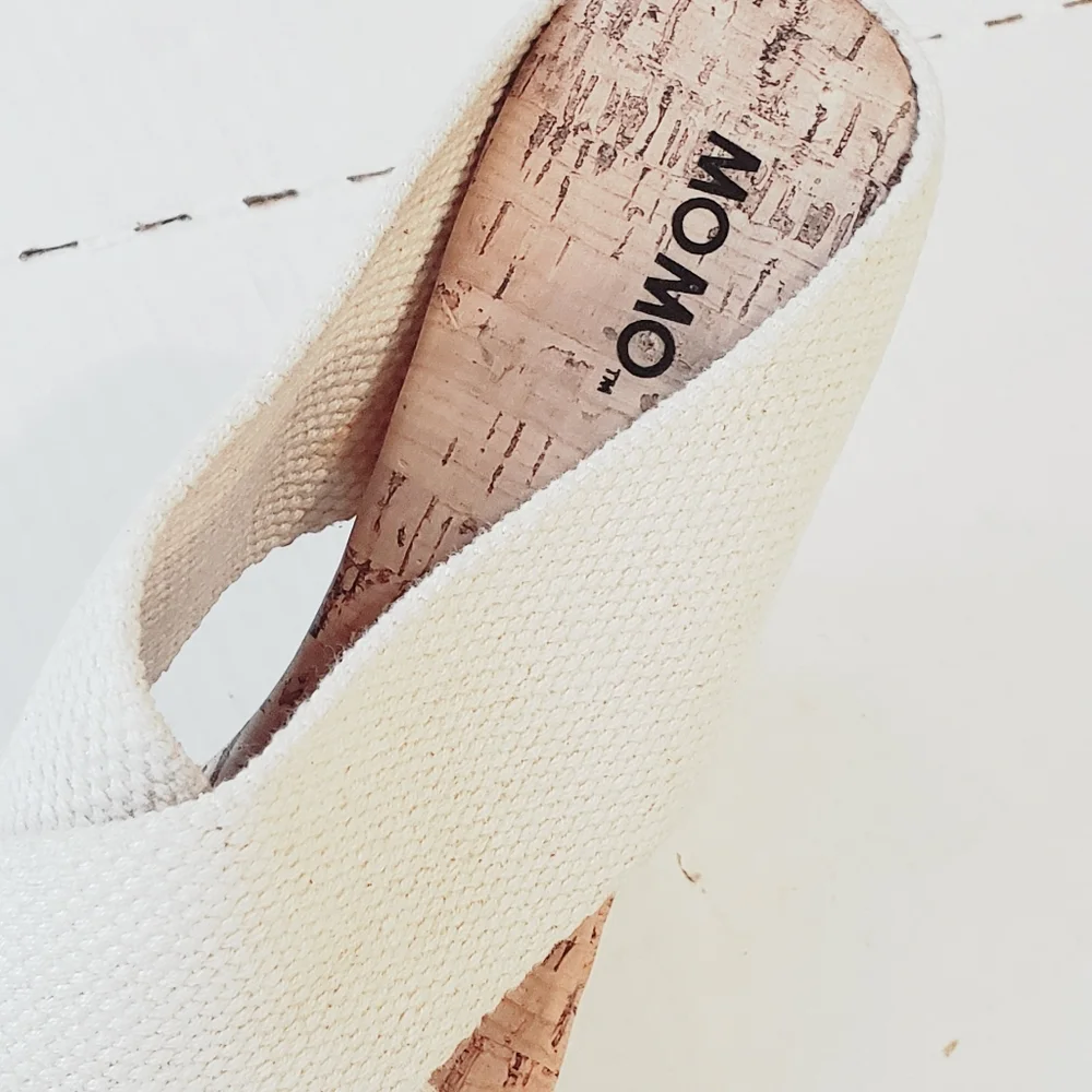 New! MoMo Wedge